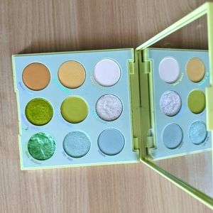 DESCONTINUED Colourpop Aura & out palette